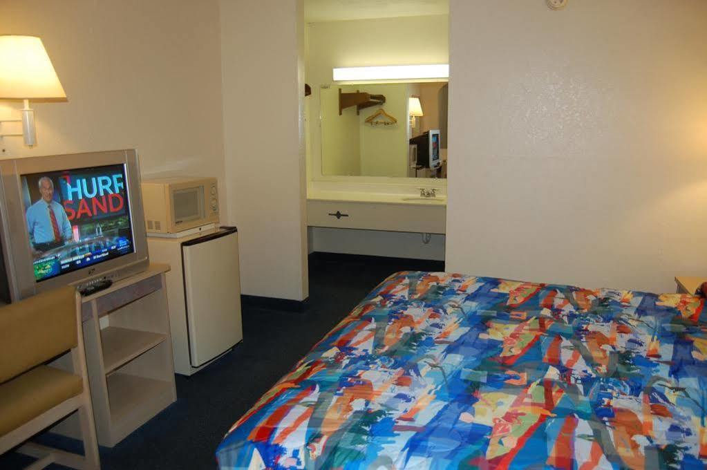 Days Inn By Wyndham Hardeeville Near Hilton Head Eksteriør bilde